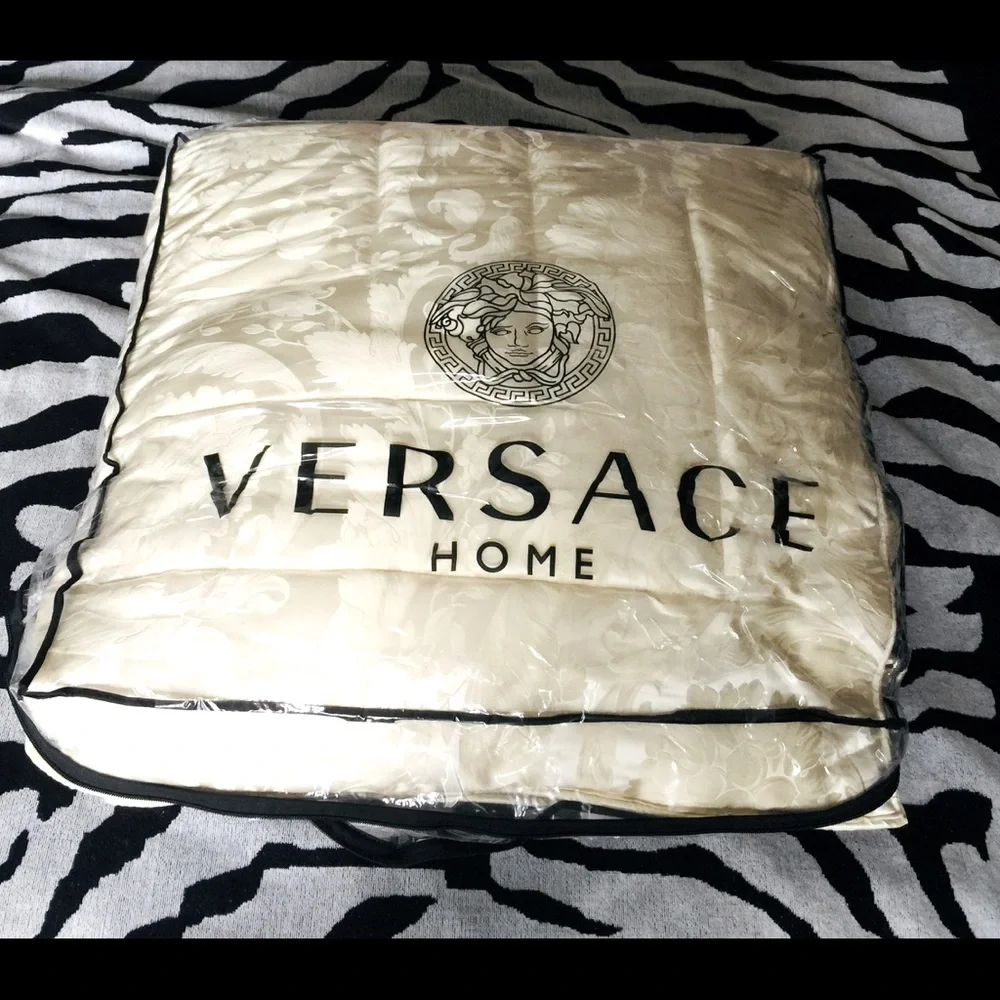 🎉HP🎉Versace Goose Down Comforter